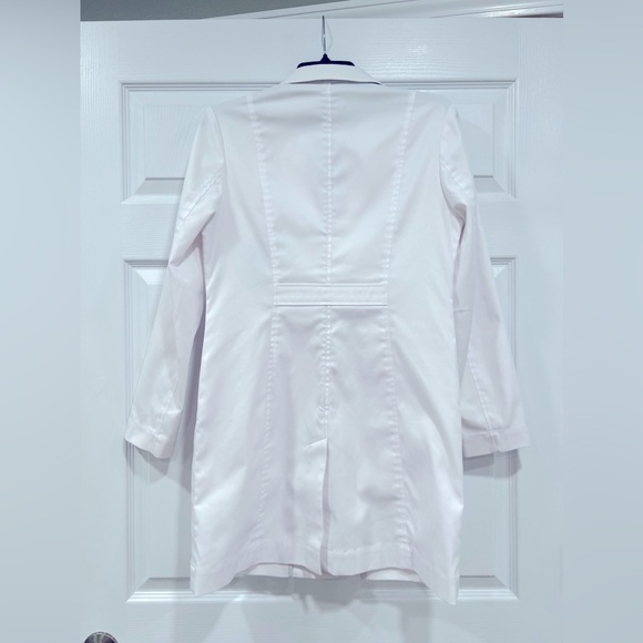 Medelita Women's Rebecca Slim Fit 33 1/4" Lab Coat size 6. Excellent condition! - Picture 8 of 8